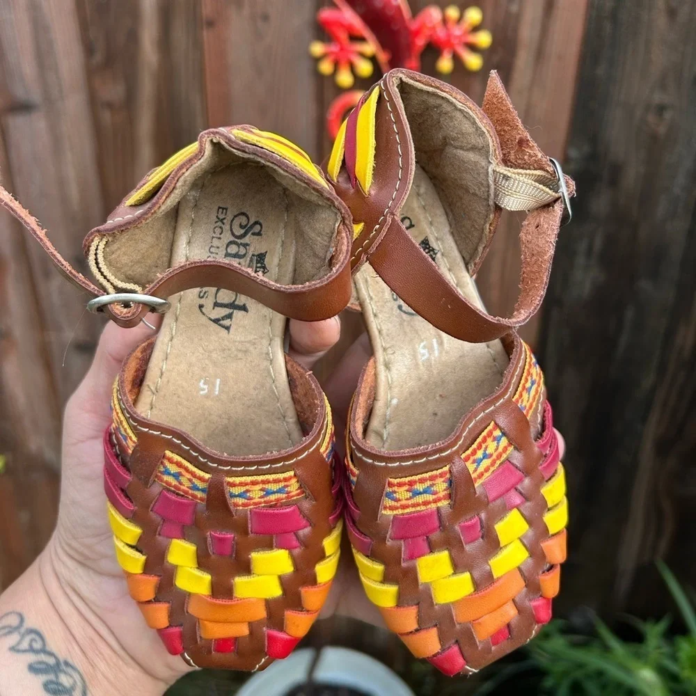 Sandy Exclusivas girls handmade Mexican huarache sandals featuring brown leather